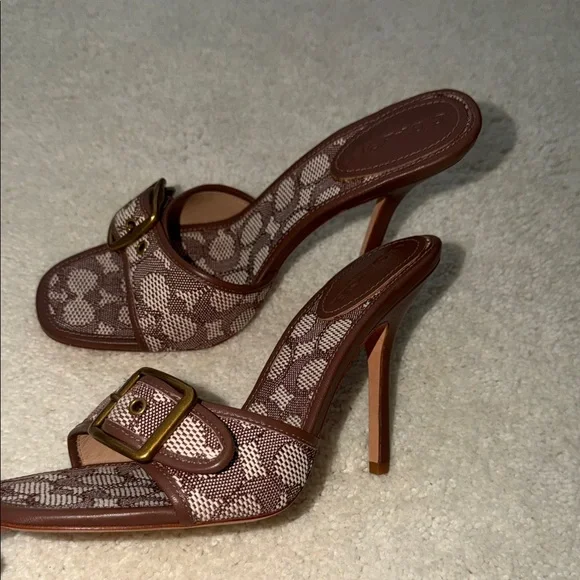 ❗️price is firm❗️Coach Signature Brown and Cream Heels - Picture 2 of 8